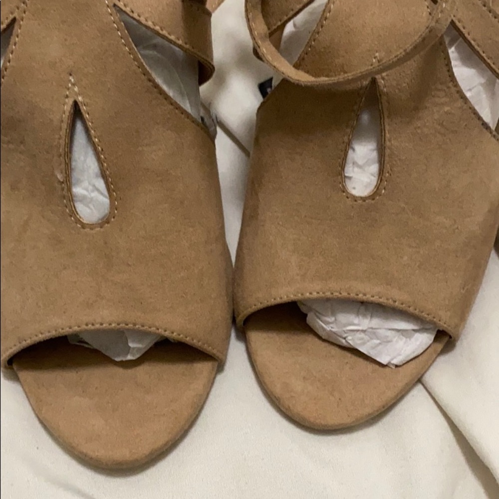 Heels - Picture 4 of 5